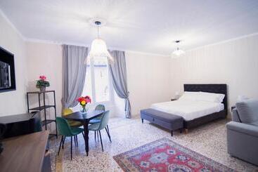 تختخواب و صبحانه La Piazzetta Rooms & Apartments