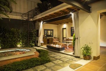 تختخواب و صبحانه Serendipity Boutique