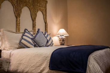 تختخواب و صبحانه Serendipity Boutique