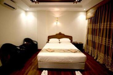 Famous Hotel Bagan