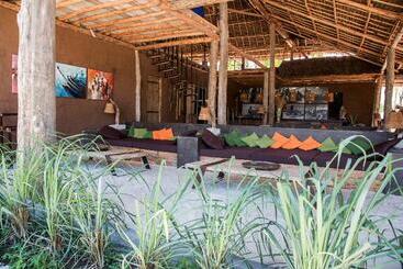 בית מלון כפרי Mwezi Boutique Resort