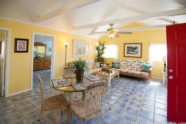 مُتل The Sea Gypsy Inn