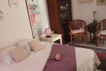 تختخواب و صبحانه L Oustalounet Chambres D Hotes