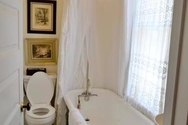 تختخواب و صبحانه The Guest House At Gulfport Landing