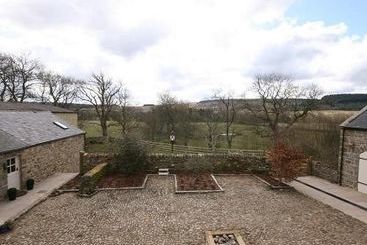 Falstone Barns