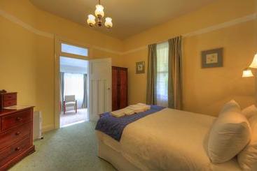 Acacia Bed And Breakfast