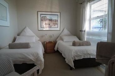 تختخواب و صبحانه 78on5th In Hermanus