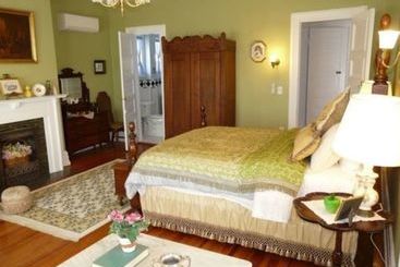 Berkeley House Bed & Breakfast