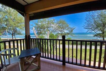 فندق Pandan Laut Beach Resort