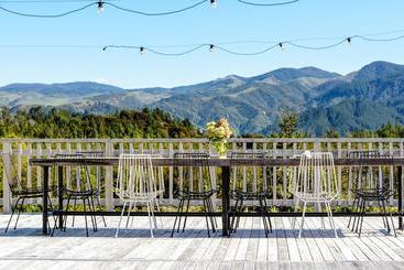 هتل Split Apple Lodge  Boutique Eco Lodge & Spa