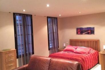 Suites Coronell d'En Vila