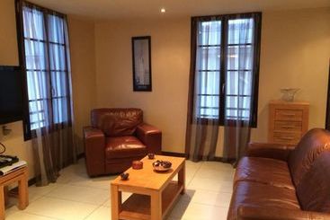Suites Coronell d'En Vila