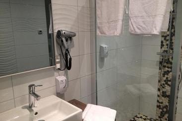 تختخواب و صبحانه Chambres D'hotes Chez Marie