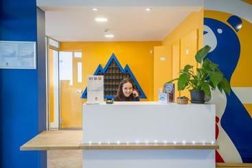 هتل Hôtel Des 4 Ours