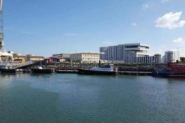 هتل Hôtel La Jetée Sud