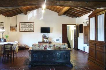 هتل Charming Villa Marcialla