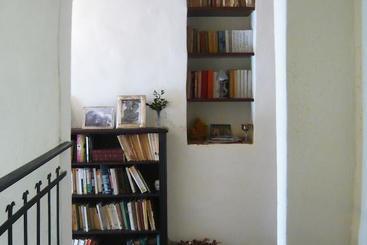 هتل Charming Villa Marcialla