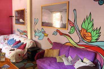 هتل The Princesa Insolente Hostel