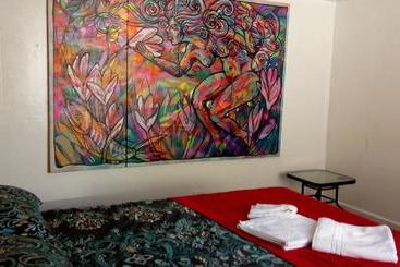 هتل The Princesa Insolente Hostel