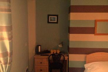 هتل The Shipwright Guesthouse