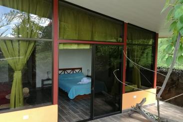 تختخواب و صبحانه Arenal Garden Lodge
