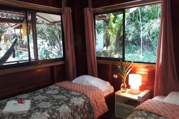 تختخواب و صبحانه Cabinas Nirvana Ecolodge