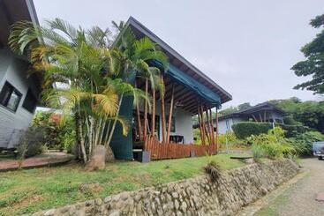 مبيت وإفطار Eden Tica Lodge