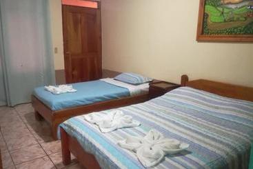 تختخواب و صبحانه Hostel La Suerte