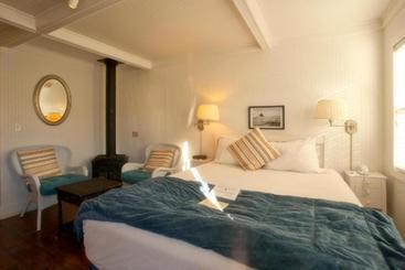 هتل Mcbee Cottages
