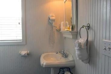 هتل Mcbee Cottages