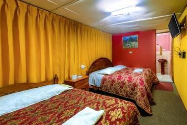 هتل Hostal Virgen De Las Nieves