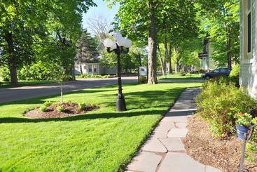 هتل Summerside Inn Bed And Breakfast