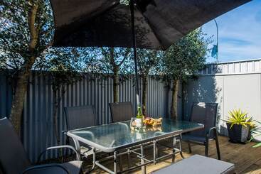 هتل Two Tree Lodge