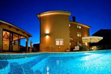 هتل Villa Mihaela
