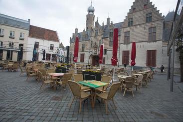 هتل Eetcafe Van Ee