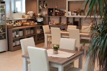 تختخواب و صبحانه Bruxelles Guesthouse Craiova