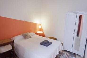 تختخواب و صبحانه Downtown House