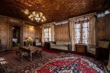 Pensão Kharpalace Group Of Houseboats