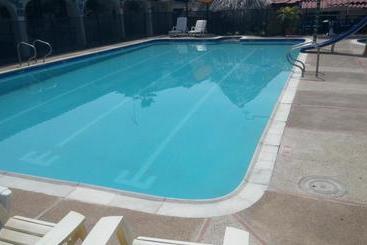 هتل Campestre Sanvalay Inn