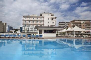 هتل Tokio Home Tokio Beach Dependence