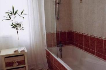 تختخواب و صبحانه Chambres D'hotes La Raspeliere