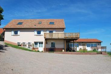 تختخواب و صبحانه Chambres D'hôtes Les Vignes