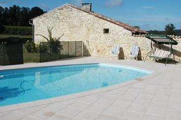 ベッドアンドブレックファースト Chambres D'hôtes Noailles