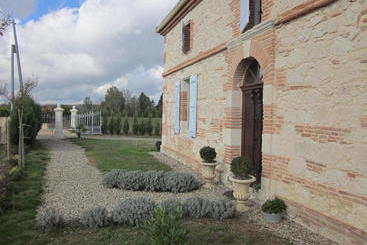 تختخواب و صبحانه L Oustal D Adele Proche Canal Du Midi Et Moissac