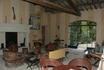 تختخواب و صبحانه Maison D'hôtes Mas De Barbut