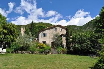 تختخواب و صبحانه La Maison De Marguerite