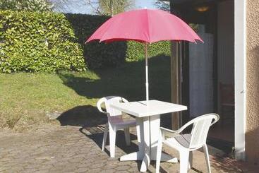 هتل Hôtel Studios Les Acacias