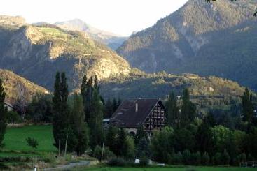 בית מלון כפרי Les Barnieres