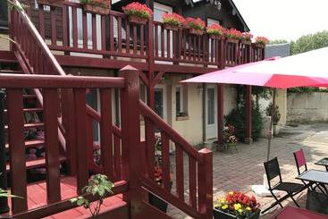 هتل Auberge Le Cheval Blanc