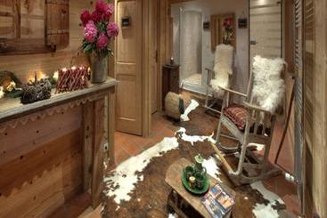 هتل Les Chalets Hôtel De La Croix Fry